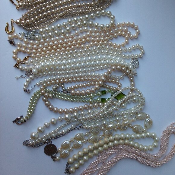 Lot 13 Vintage Faux Pearl Necklaces, Some signed, Gold Plated, Filled - Picture 2 of 11